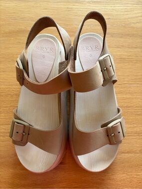 Bryr Gigi sandals in Cashmere, size 9